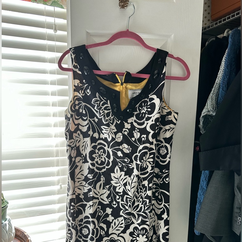 Black & white sleeveless dress/ great for summer cocktail party!